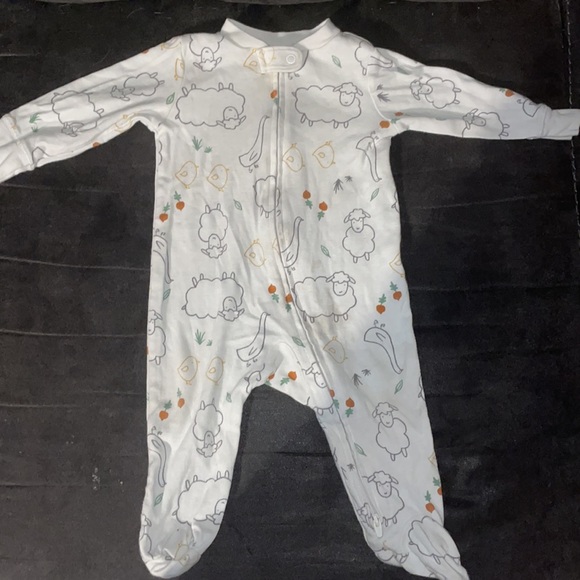 6 baby pajamas - Picture 2 of 7